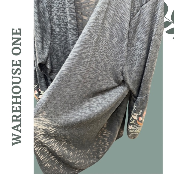 🛍️3/$40 Warehouse Women's Burnout Gray Cardigan Sweater Embroidered Sleeve 3X - Picture 5 of 6